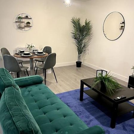 היימל המפסטד Spacious One Bedroom Apartment מראה חיצוני תמונה